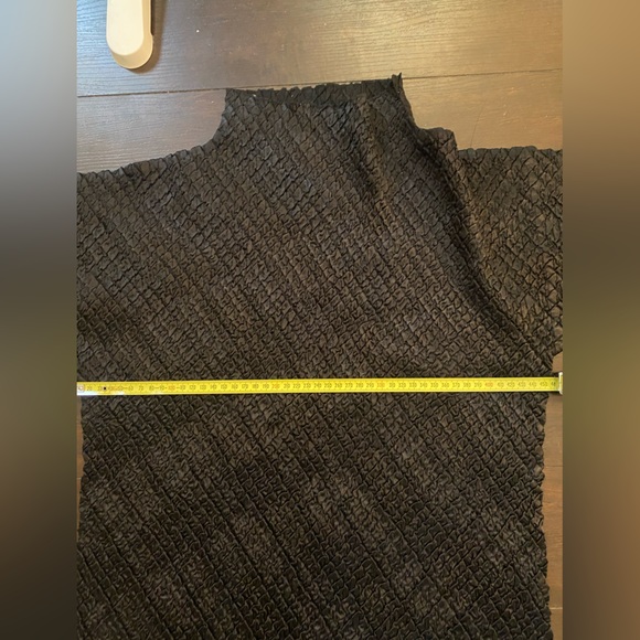 Textured TurtleNeck Top - Picture 2 of 3